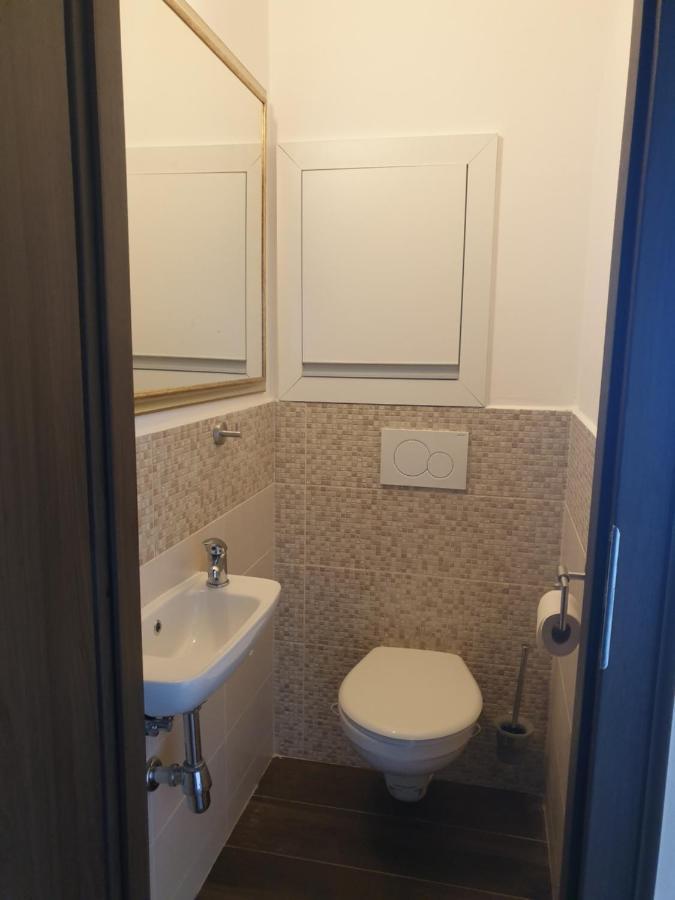 Apartman Valentin Apartment Komárno Екстериор снимка
