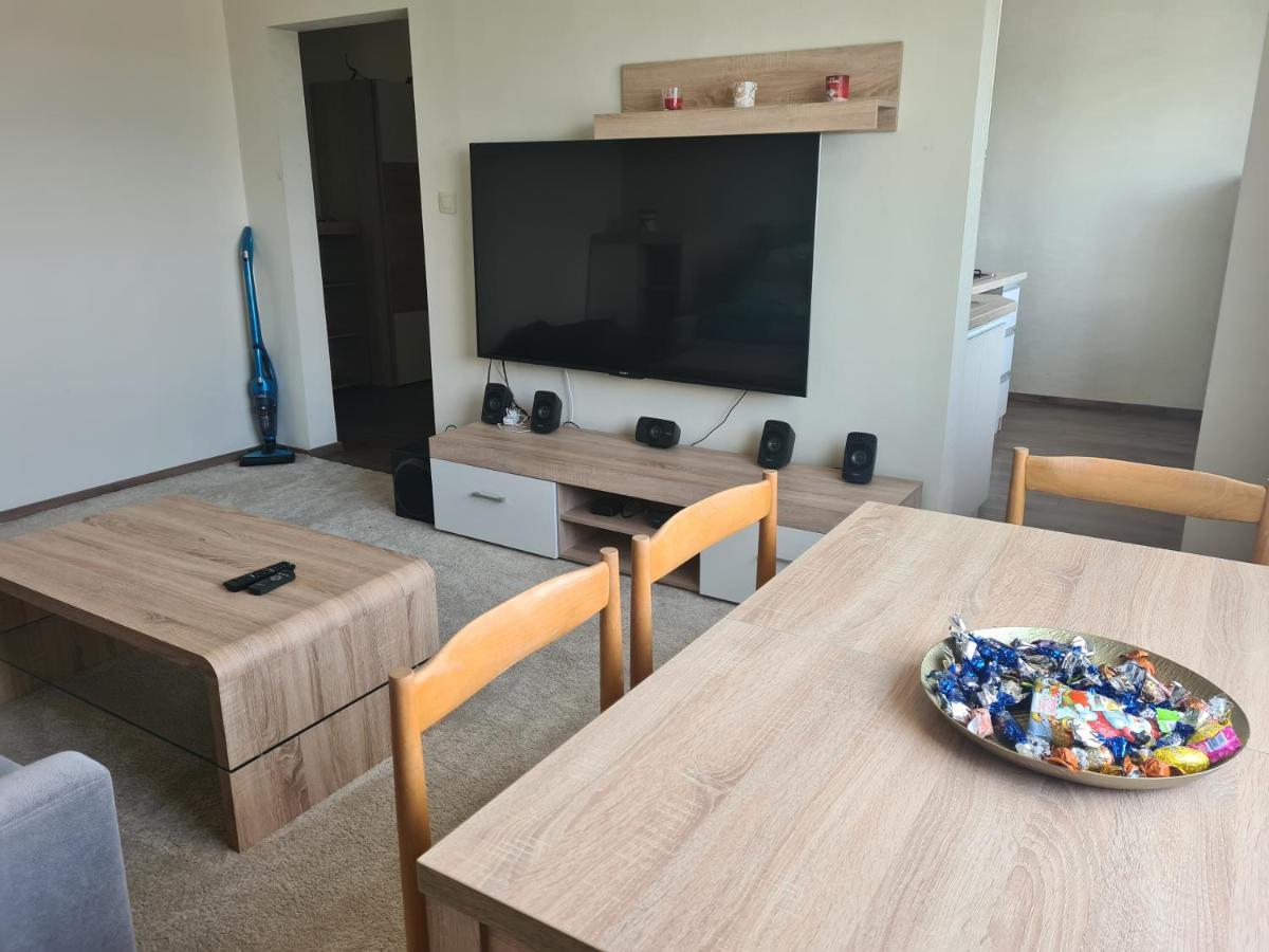 Apartman Valentin Apartment Komárno Екстериор снимка
